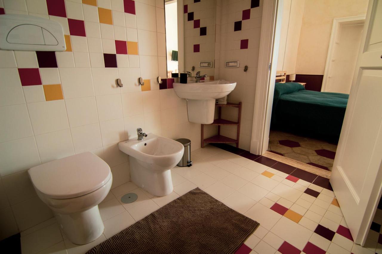 B&B Le Finestre Sul Mare Taranto Exterior photo