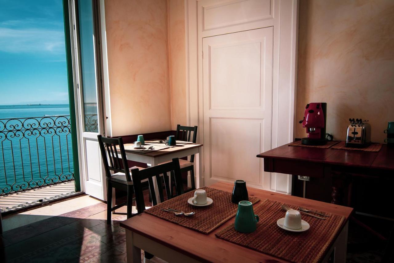 B&B Le Finestre Sul Mare Taranto Exterior photo