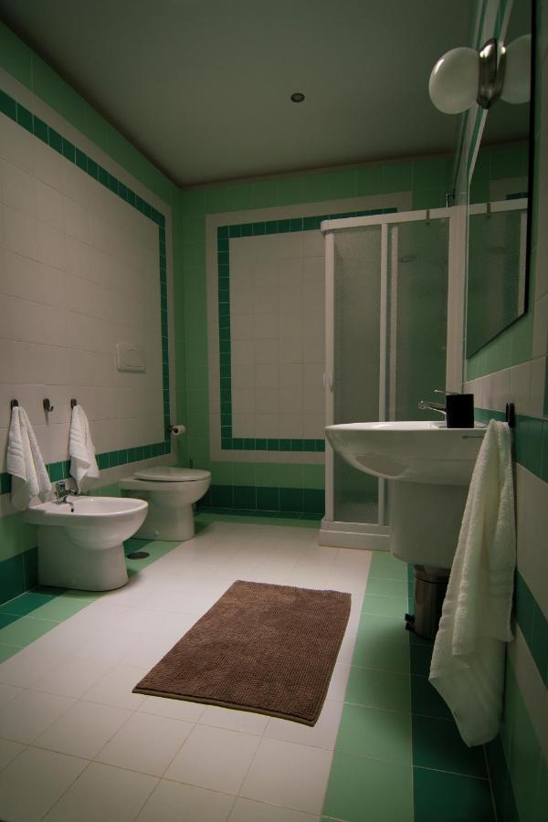 B&B Le Finestre Sul Mare Taranto Exterior photo