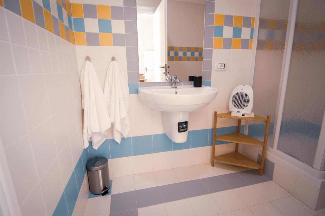B&B Le Finestre Sul Mare Taranto Exterior photo