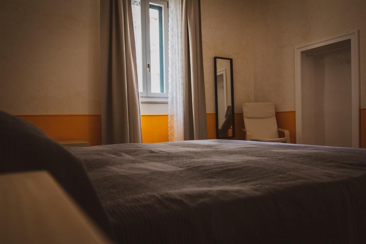 B&B Le Finestre Sul Mare Taranto Exterior photo