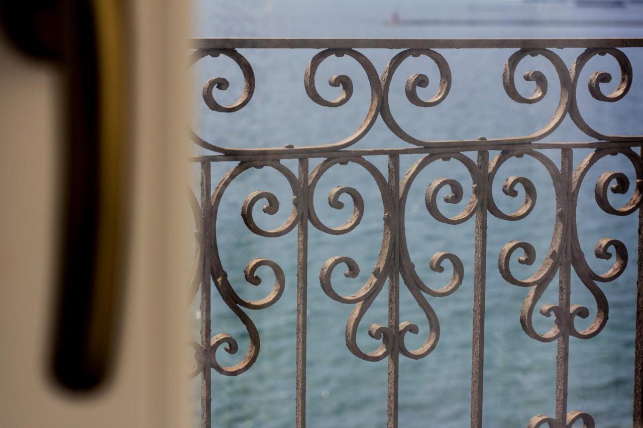 B&B Le Finestre Sul Mare Taranto Exterior photo