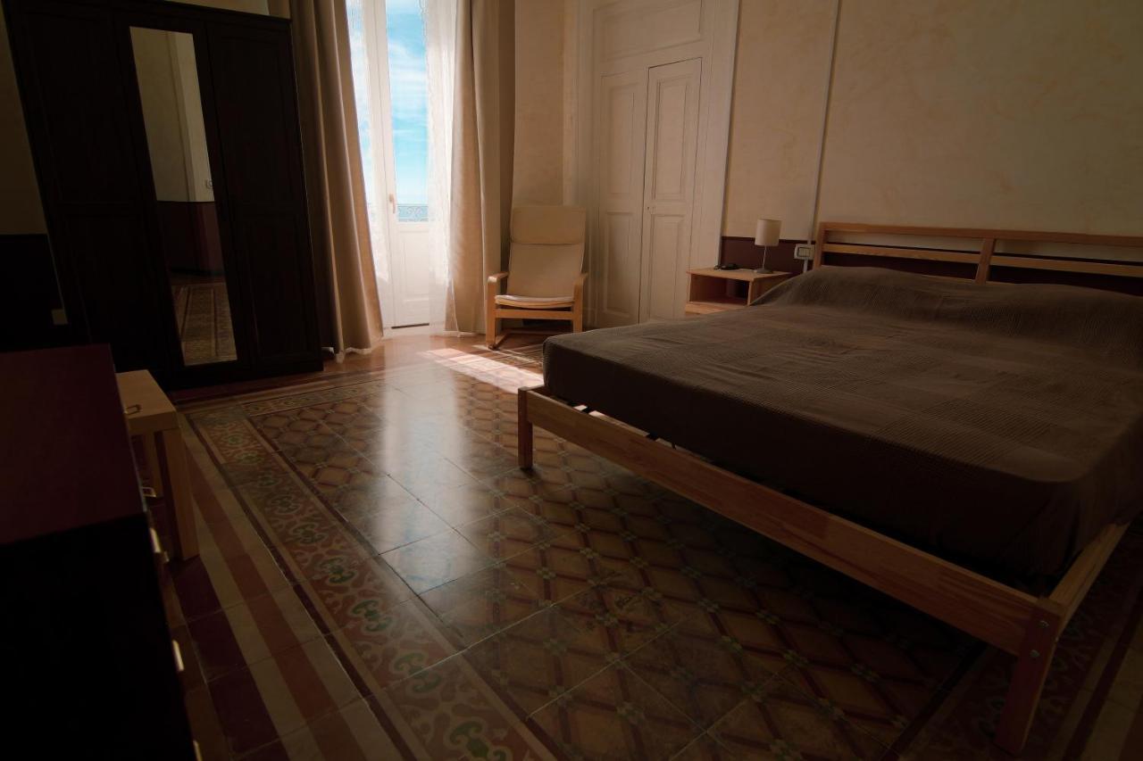 B&B Le Finestre Sul Mare Taranto Exterior photo